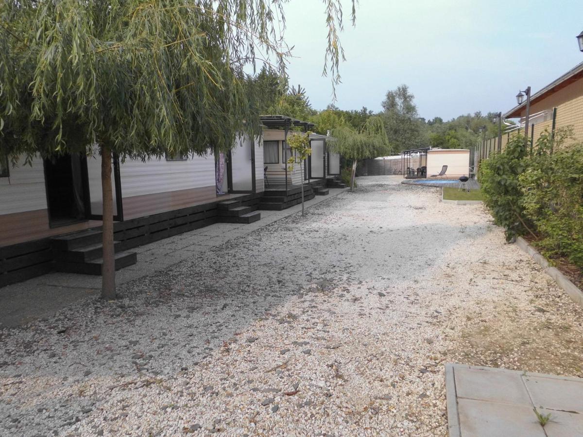 Kenge Apartmanok Balatonszárszó Exteriör bild